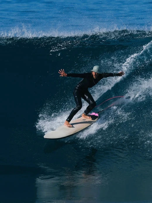 Surfer in der Welle